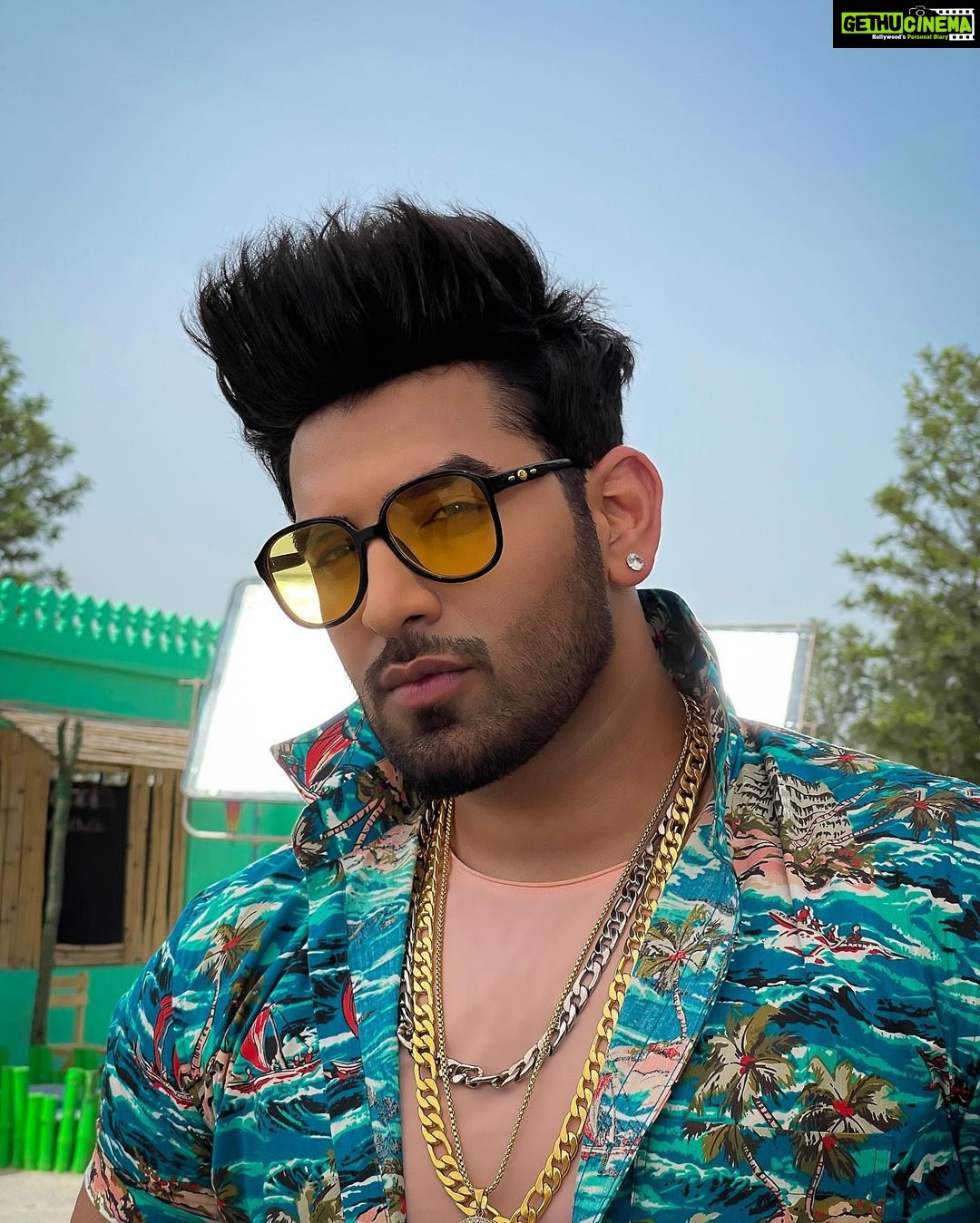 Paras Chhabra Instagram - स्टाइल में रहने का । 😎 #paraschhabra #parasarmy #biggboss