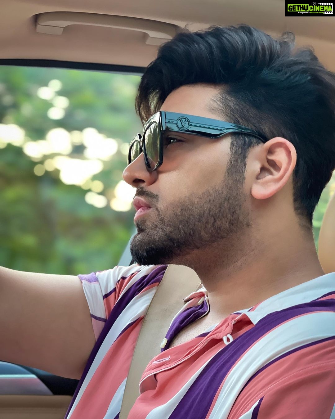 Paras Chhabra Instagram - Positivity only 🌳 ✨ Sunglasses- @imported.outlet #paraschhabra #parasarmy