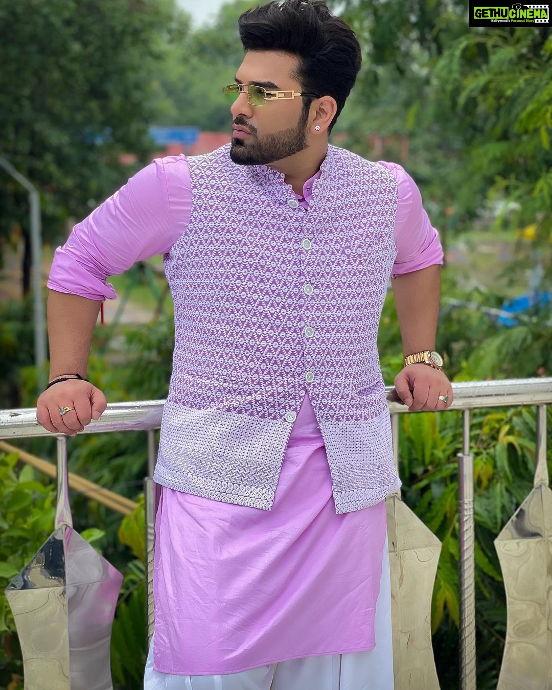 Paras Chhabra Instagram - Clothing styled and designed by @simrandhillon.designs 👍 👌 #paraschhabra #parasarmy #outfits #outfit #indianwedding #indianwear #kurtapajama #design