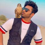 Paras Chhabra Instagram - Smile plzz 😁 @officialmahirasharma <— check her profile to see the clicks 😎 #paraschhabra #parasarmy #biggboss #dubai #lamerdubai #desert #safari #eagle #mahirasharma #pahira #mahirians Dubai, United Arab Emirates