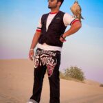 Paras Chhabra Instagram - Smile plzz 😁 @officialmahirasharma <— check her profile to see the clicks 😎 #paraschhabra #parasarmy #biggboss #dubai #lamerdubai #desert #safari #eagle #mahirasharma #pahira #mahirians Dubai, United Arab Emirates