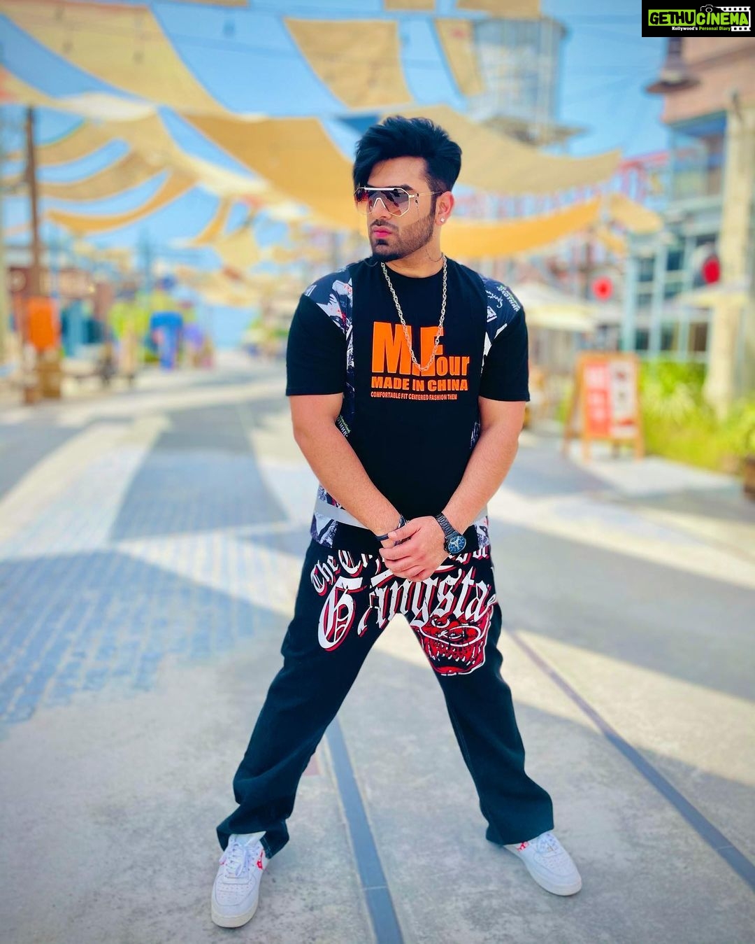 Paras Chhabra Instagram - आबरा का डाबरा । the rest you know 😉😎 Clothing:- @urbantheka #paraschhabra #parasarmy #biggboss #style #gamer #instapic #instashot #instagram #picoftheday Dusit Thani Dubai