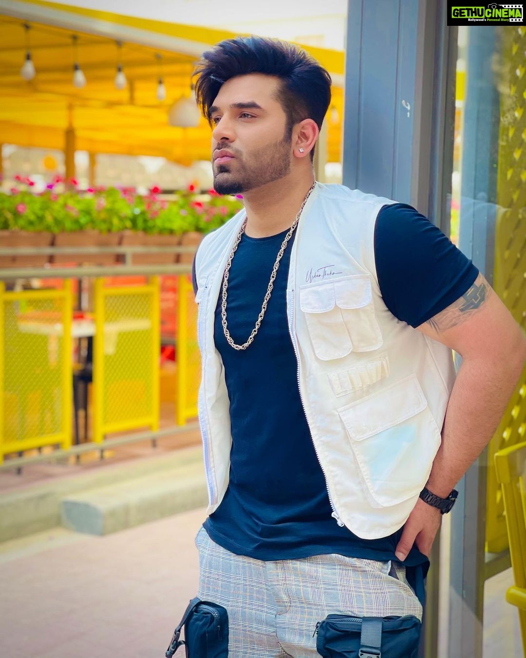 Paras Chhabra Instagram - भाव हम देते नहीं । और अकड़ हम सहते नहीं । Dress by @urbantheka Shor by @doprahularora #paraschhabra #parasarmy #biggboss #dubai #shootlife #songs #instagram #instashot #style #instapic #picoftheday Dubai, United Arab Emirates