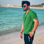 Paras Chhabra Instagram - Style में रहने का | 👌😎 Clothing by @urbantheka Clicked by @doprahularora #paraschhabra #parasarmy #biggboss #green #beach #dubai #style #photography📷 #instadaily #instapic #instashot Dubai, United Arab Emirates