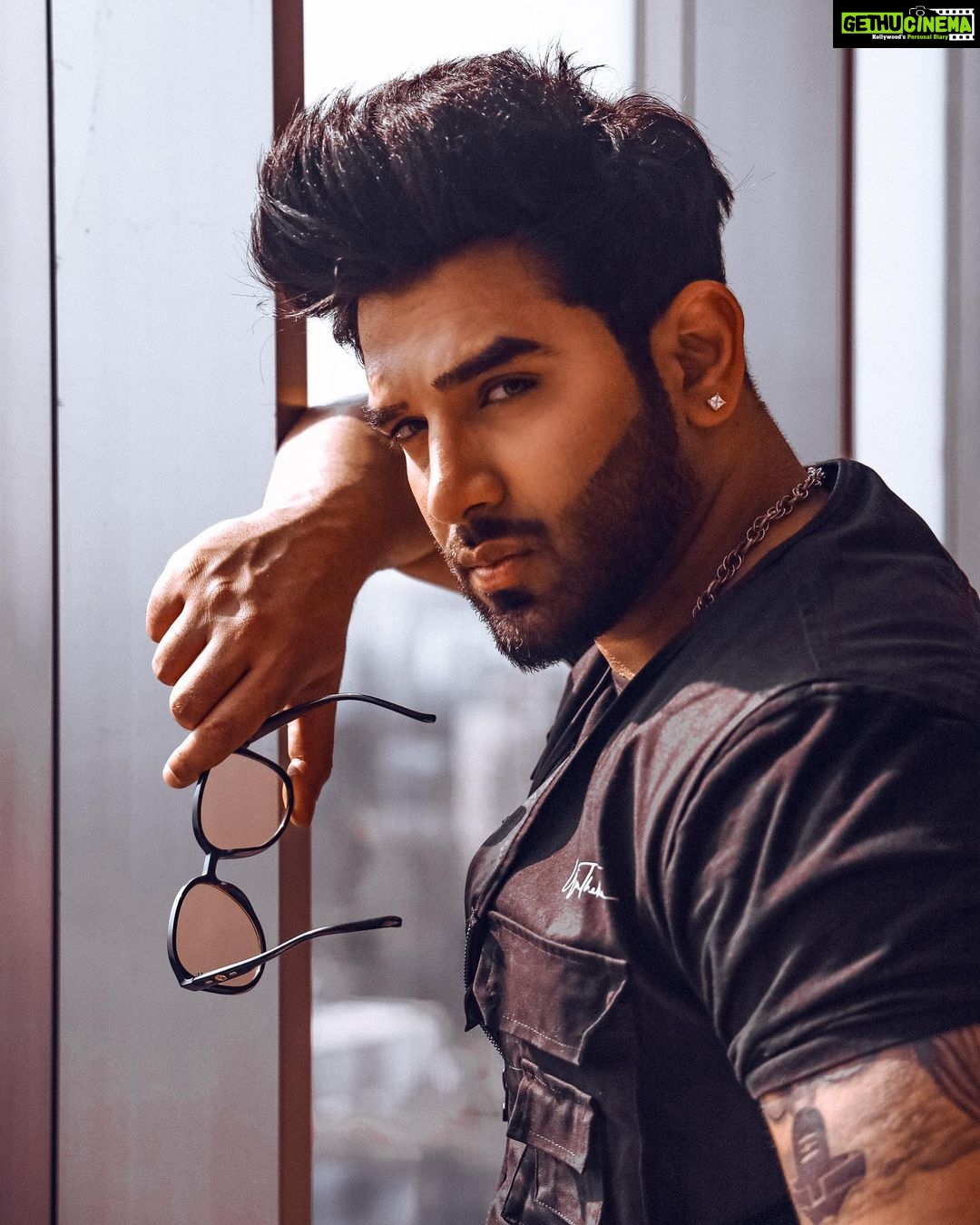 Paras Chhabra Instagram - Stay संस्कारी। Clothing @urbantheka 📸- @pitch.gray #paraschhabra #paraschabra #parasarmy #biggboss #instagram #instapost #instapic #pictures #picoftheday #style #dapper