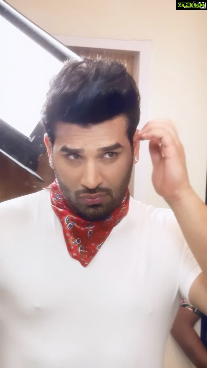 Paras Chhabra Instagram - Pick your poison, tell me what u do? 😈 @pitch.gray #paraschhabra #paraschabra #reelsinstagram #reelsvideo #reelsindia #reelsindia #wink #biggboss