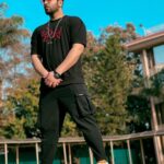 Paras Chhabra Instagram - हम तो हम है फट जाए तो Bumb है| 💣 🤟😈 Clothing- @urbantheka #paraschhabra #parasarmy #ranglageya #streetstyle #street #biggboss #style #photooftheday #instagram #instapic