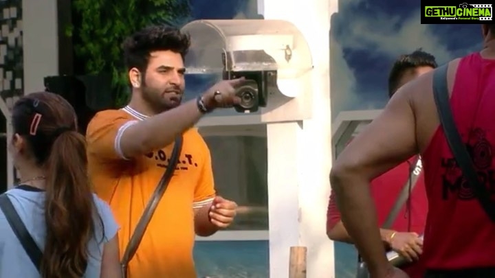 Paras Chhabra Instagram - Hope you guys enjoyed my presence... loved the edit😜🤣🤣 Clothing:- @urbantheka #paraschhabra #biggboss14 #biggboss #colors