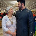 Paras Chhabra Instagram - Everyday is Mothers day… isn’t it… 😎❤️🥰😍 My outfit designed by:- @skjofficial__ @vaibhavaroraaa @simran.kaurjaswal #paraschhabra #parasarmy #mom #mother #motherday #special #indowestern #suit #delhi