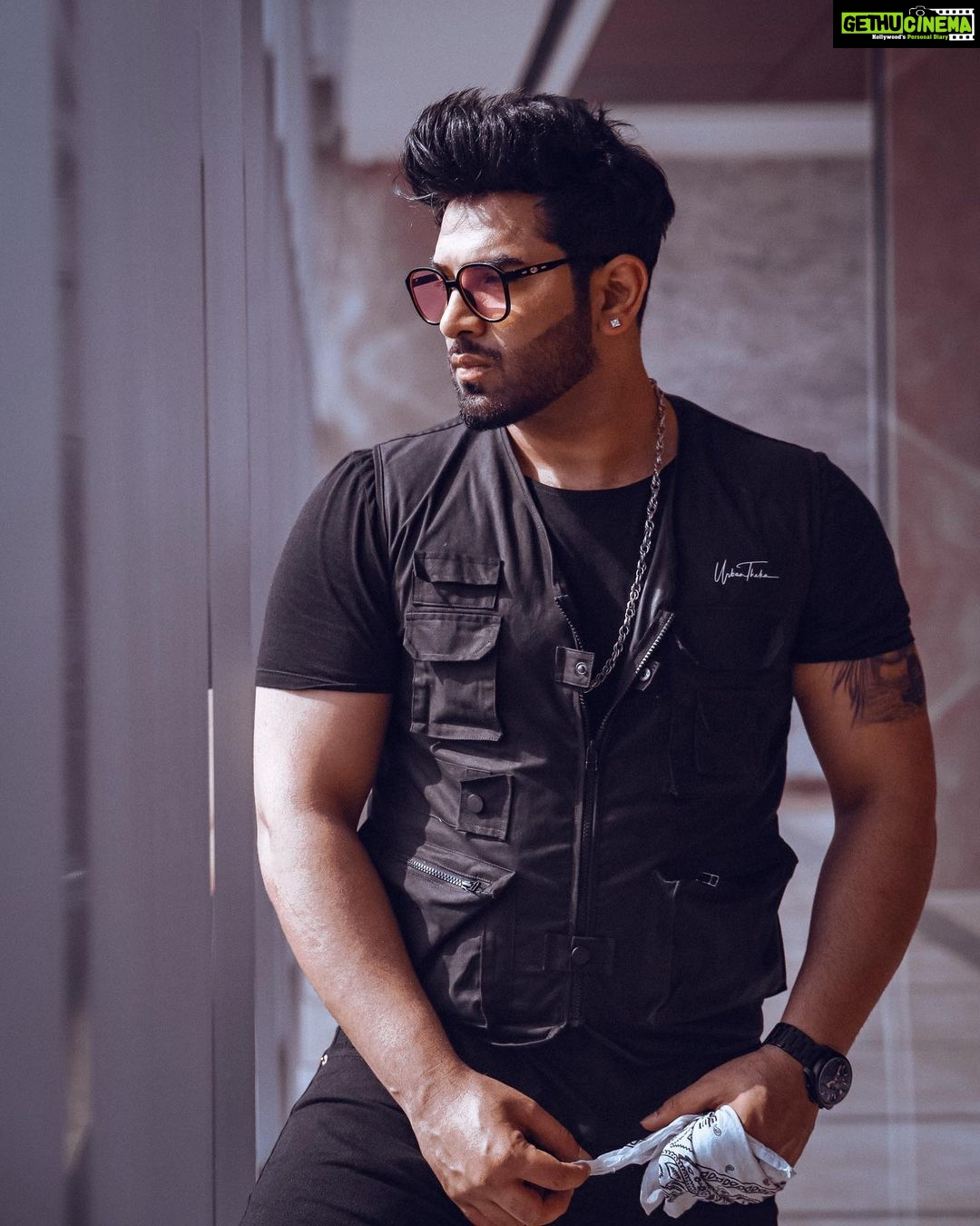 Paras Chhabra Instagram - Stay संस्कारी। Clothing @urbantheka 📸- @pitch.gray #paraschhabra #paraschabra #parasarmy #biggboss #instagram #instapost #instapic #pictures #picoftheday #style #dapper