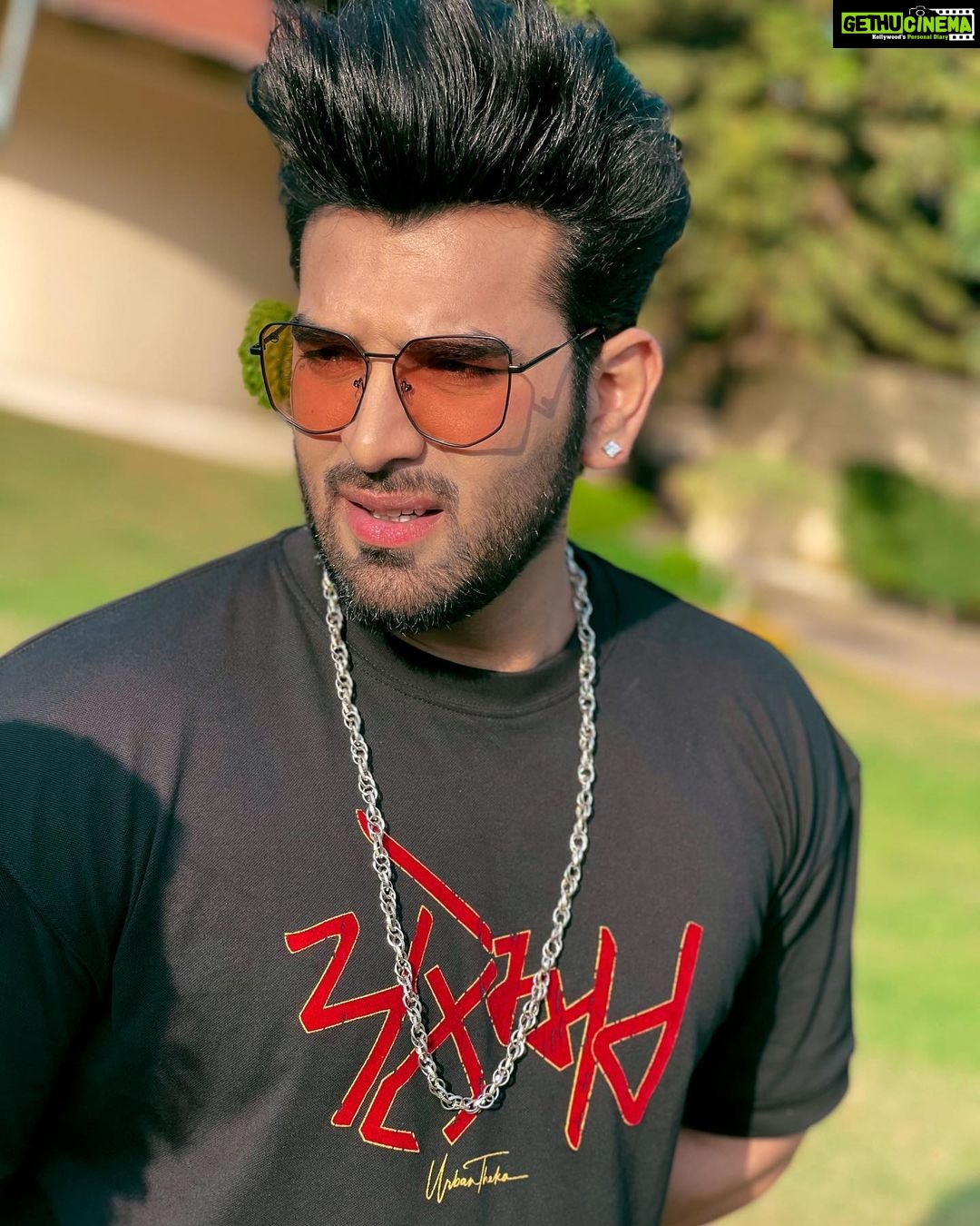 Paras Chhabra Instagram - हम तो हम है फट जाए तो Bumb है| 💣 🤟😈 Clothing- @urbantheka #paraschhabra #parasarmy #ranglageya #streetstyle #street #biggboss #style #photooftheday #instagram #instapic