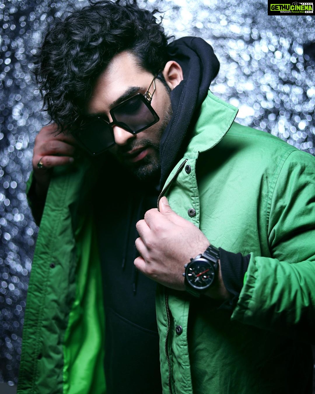 Paras Chhabra Instagram - 💚 📸:- @rbsnapper Hair:- @hairbyharrybajwa #paraschhabra #parasarmy #biggboss #style #picture