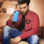 Paras Chhabra Instagram - Back with my Big Swag Energy and ready to escape the ordinary with the #AIColorPortrait mode in #TheSleekestPhone of 2020, my #OPPOF17Pro. It perfectly defines my MOOD for 2020. Falling in love yourself? Then don't shy away just #FlauntItYourWay Mohali, Chandigarh