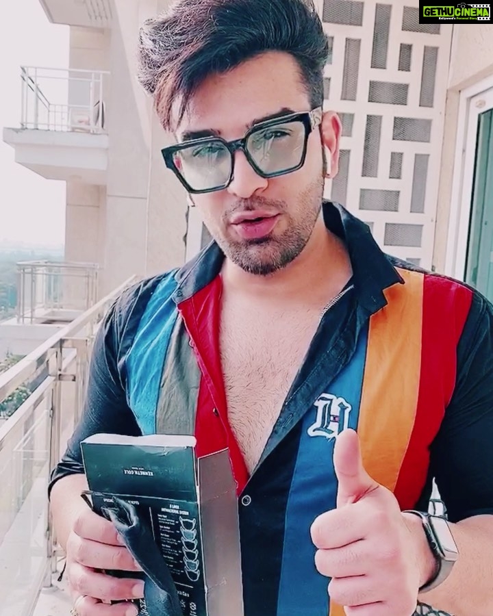 Paras Chhabra Instagram - Whether we are under a lockdown or living the unlock life, Masking is important, but what is More important is to not forget that “we are in this together” Let’s WearInThisTogether with @kennethcolein range of masks #mask #covid19 #kennethcoleindia #kennethcoleindia #protection #safety #safe #safeindia #protectindia #weareinthistogether #notalone Delhi, India
