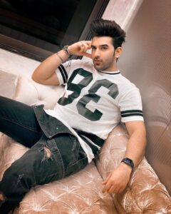 Paras Chhabra Instagram - The beauty of a woman must be seen from in her eyes, because that is the doorway to her heart, the place where love resides 👁 🤟😍 #paraschhabra #biggboss13 #abrakadabra #hashtaglovesoniyea