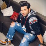 Paras Chhabra Instagram - मौज़ लो , रोज़ लो , ना मिले तो ख़ोज लो | ✌️😎 #homelyvibes #home #safe #actor #paraschhabra #biggboss #biggboss13 #colorstv #mujhseshaadikaroge #besafe #safetyfirst #stayindoors #style #fashion #fitness #health #instapic