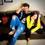 Paras Chhabra Instagram - Be with the one who makes you feel safe @officialmahirasharma ☺️💫 #home #safe #actor #paraschhabra #biggboss #biggboss13 #colorstv #mujhseshaadikaroge #besafe #safetyfirst #stayindoors #style #fashion #fitness #health #instapic pahira #friendsquarantine #paraschhabra #abracadabra #abrakadabraparaschabbra #mujhseshaadikaroge #mahirasharma #colorstv