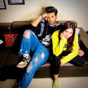 Paras Chhabra Instagram - Be with the one who makes you feel safe @officialmahirasharma ☺️💫 #home #safe #actor #paraschhabra #biggboss #biggboss13 #colorstv #mujhseshaadikaroge #besafe #safetyfirst #stayindoors #style #fashion #fitness #health #instapic pahira #friendsquarantine #paraschhabra #abracadabra #abrakadabraparaschabbra #mujhseshaadikaroge #mahirasharma #colorstv