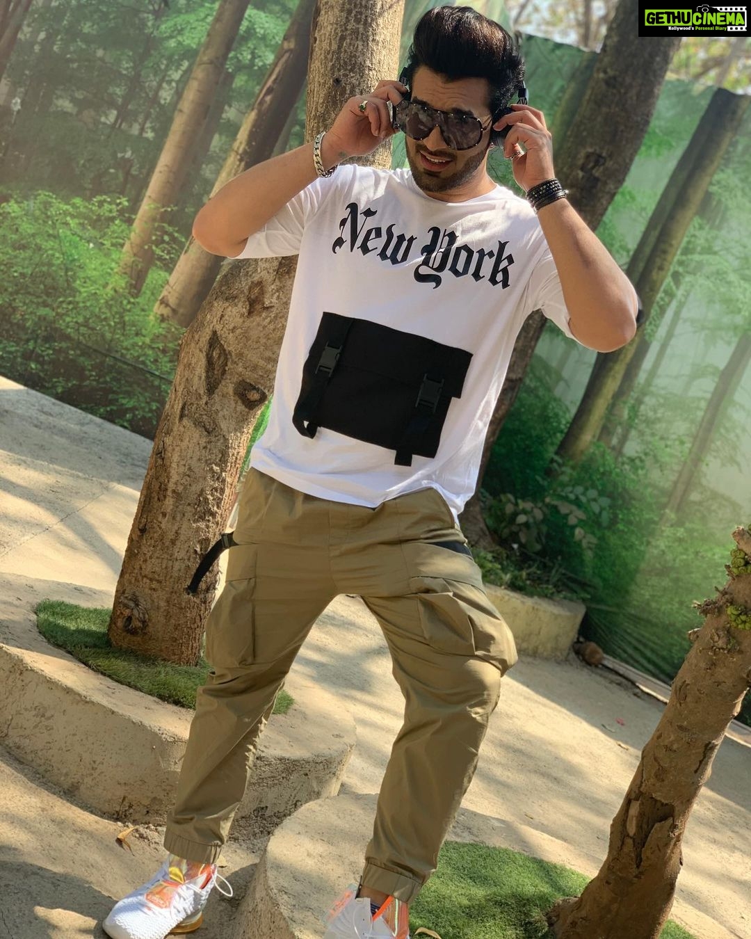 Paras Chhabra Instagram - “Music is to the soul what words are to the mind.” 🎧 . #abrakadabraparaschabbra
