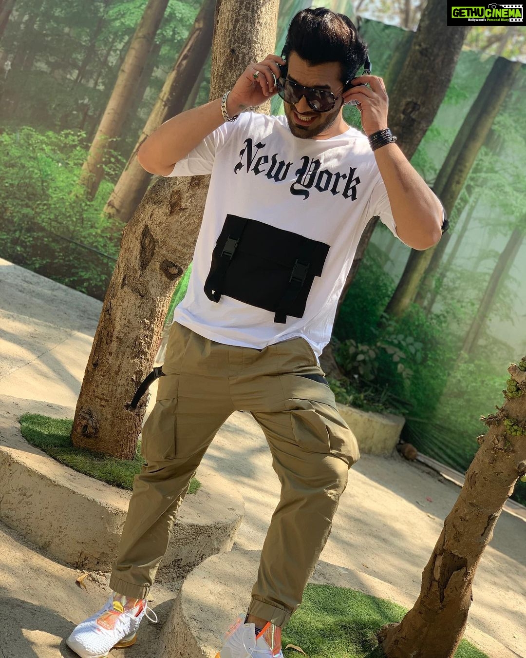 Paras Chhabra Instagram - “Music is to the soul what words are to the mind.” 🎧 . #abrakadabraparaschabbra