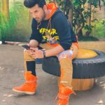 Paras Chhabra Instagram - May the festival of colours bring cheerfulness & joy in your life. Wishing all a very #HappyHoli… Play safe and be safe Photocredit - @kellansworld Wardrobe by - @swagboutique_forhim Styled by- @iamkenferns . . #Holi #Colors #Fun #Joy #Happiness #Bright #Festival #Festivity #Festivalofcolors #ParasChabbra #actor #TV #biggboss #biggboss13 #mujhseshaadikaroge #ColorsTv