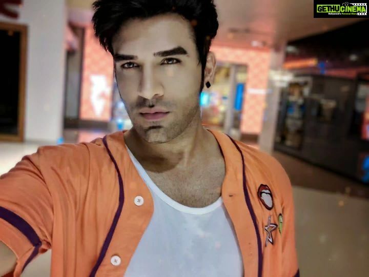 Paras Chhabra Instagram - When you are goin through hell... Just keep goin 🤟😈