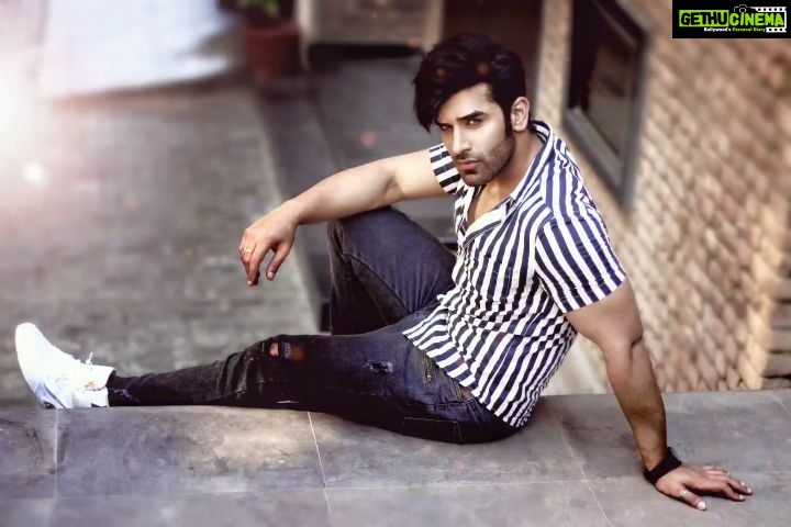 Paras Chhabra Instagram - वो पूरी life अपनी image बनाने में रह गए… और हम पूरी gallery बना गए …🤟😈