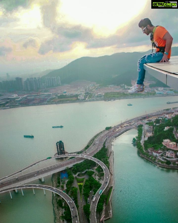 Paras Chhabra Instagram - I like to be in skies 🤟😈 Macau tower 南湖明月
