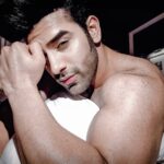 Paras Chhabra Instagram - उसने कहा, तुम मुझे ज़हर लगते हो, मैंने भी बोल दिया, खा के मर जा l 😂😂😂🤟😈 #photography #paraschhabra #mtv #splitsvilla #ruthless #king #hot #handsome #cool #pose #white #blue #instagram #instapic #instashoot #folio #chandigarh #fun #shoot #sexy #jaishivshankarshambhoo #😈