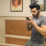 Paras Chhabra Instagram - Play some games, earn some money and head to live @thebodoglife. You can earn 5lakh and more. Don't forget to swipe up to my story to know more. Go have some fu n! Thanx @imrojha for joining in 🤟😎 DOP 🎥 @rohit_rajputtar #TheBodogLife #play #earn #win #games #lifestyle #fashion #luxury #style #contest #Cricket #CSKvDC #Sports #luxurylifestyle #fashion#luxuryliving #millionairelifestyle #bestlife #millionaire #highlife #millionairemindset #richlife #Dream #richlife #livingthedream #chilllife #rich #dream #lavish
