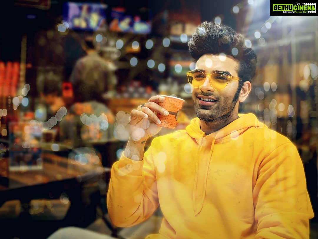 Paras Chhabra Instagram - Mera waqt ßadla hai, Rutba nahi, Teri Kismat ßadli hai Aukat nahi 😉 #paraschhabra #king #raavan #ruthless #splitsvilla #mtv #raw #coffee #glass #effect #throughalense #instagram #instapic #instashot #pics #pictures