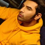 Paras Chhabra Instagram – Girls Ki Hansi Or Kutton Ki Khamoshi Par Kabhi Bharosa Mat Karna…😅😂🤣🤣🤣😂😂🤣 can’t resist this line 😂🤣
#paraschhabra #ruthless #king #instagram #instapic #instashot #pictures #pics #ootd #superman #suit #photography #portrait #😎