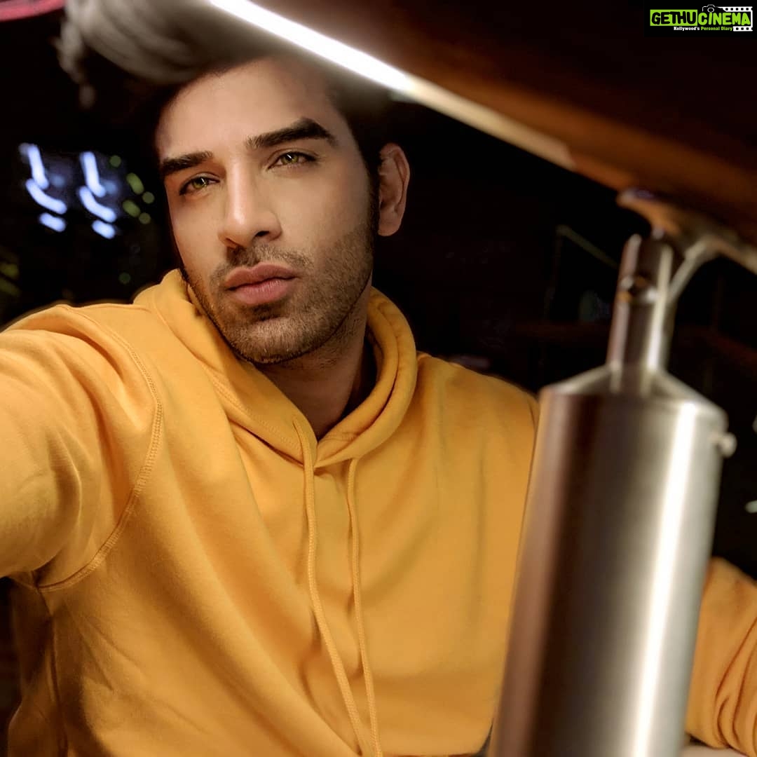 Paras Chhabra Instagram - Bhaav hum dete nahi aur akad hum sehte nahi... π€π #paraschhabra #ruthless #king #selfienation #life #follow #instagood #fun #face #instaphoto #me #selfie #pretty #love #followme #igdaily #instalove #instaselfie #self #portrait #selfies #instamoments #hair #selfietime #eyes #handsome #splitsvilla #π