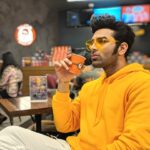 Paras Chhabra Instagram – आउन वाला TIME तेरे भई दा l 🤘😎 @rafihfilli
Pic credit:- @doprahularora
#dubai #shoot #yellow #hoody #swag #paraschhabra #duryodhan #king #splitsvilla #starplus #ruthless #superman Dubai, United Arab Emirates