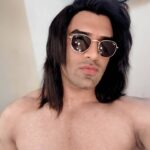 Paras Chhabra Instagram - Like these #rayban shades... go buy @ffashion_godown 😎 #rayban #goggles #shades #glares #duryodhan #statplus #paraschhabra #king #splitsvilla #fashion #longhair #paidpromotion #collaboration