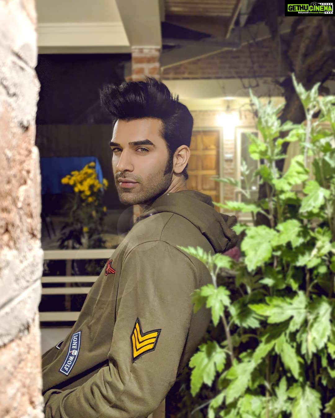 Paras Chhabra Instagram - तेरा #attitude मेरे सामने चिल्लर हैl क्योकि मैरा #Style ही उतना #Killer है.. ✌️😈 #superman #mtv #ruthless #king #splitsvilla #duryodhan #snow #winters #cold #kashmir #december #newyear #2019 #instagram #instapic #illuminati #gulmohar #positive #fugazeeinc #fugazee
