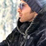 Paras Chhabra Instagram - बचपन से ही शौक था अच्छा इंसान बनने का, लेकिन बचपन खत्म और शौक भी खत्म। 😈 #superman #mtv #ruthless #king #splitsvilla #duryodhan #snow #winters #cold #kashmir #december #newyear #2019 #instagram #instapic #illuminati #gulmohar #positive