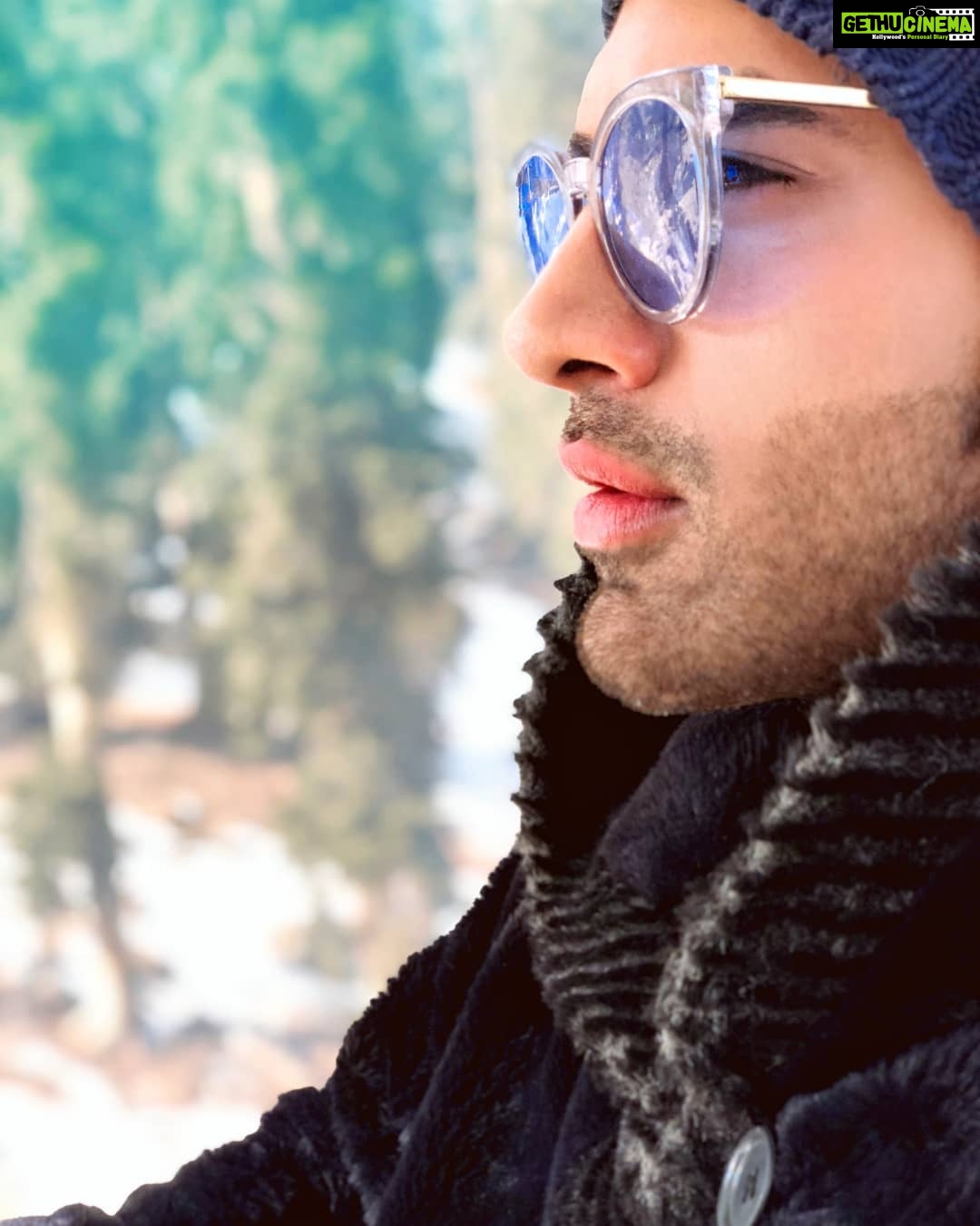 Paras Chhabra Instagram - बचपन से ही शौक था अच्छा इंसान बनने का, लेकिन बचपन खत्म और शौक भी खत्म। 😈 #superman #mtv #ruthless #king #splitsvilla #duryodhan #snow #winters #cold #kashmir #december #newyear #2019 #instagram #instapic #illuminati #gulmohar #positive