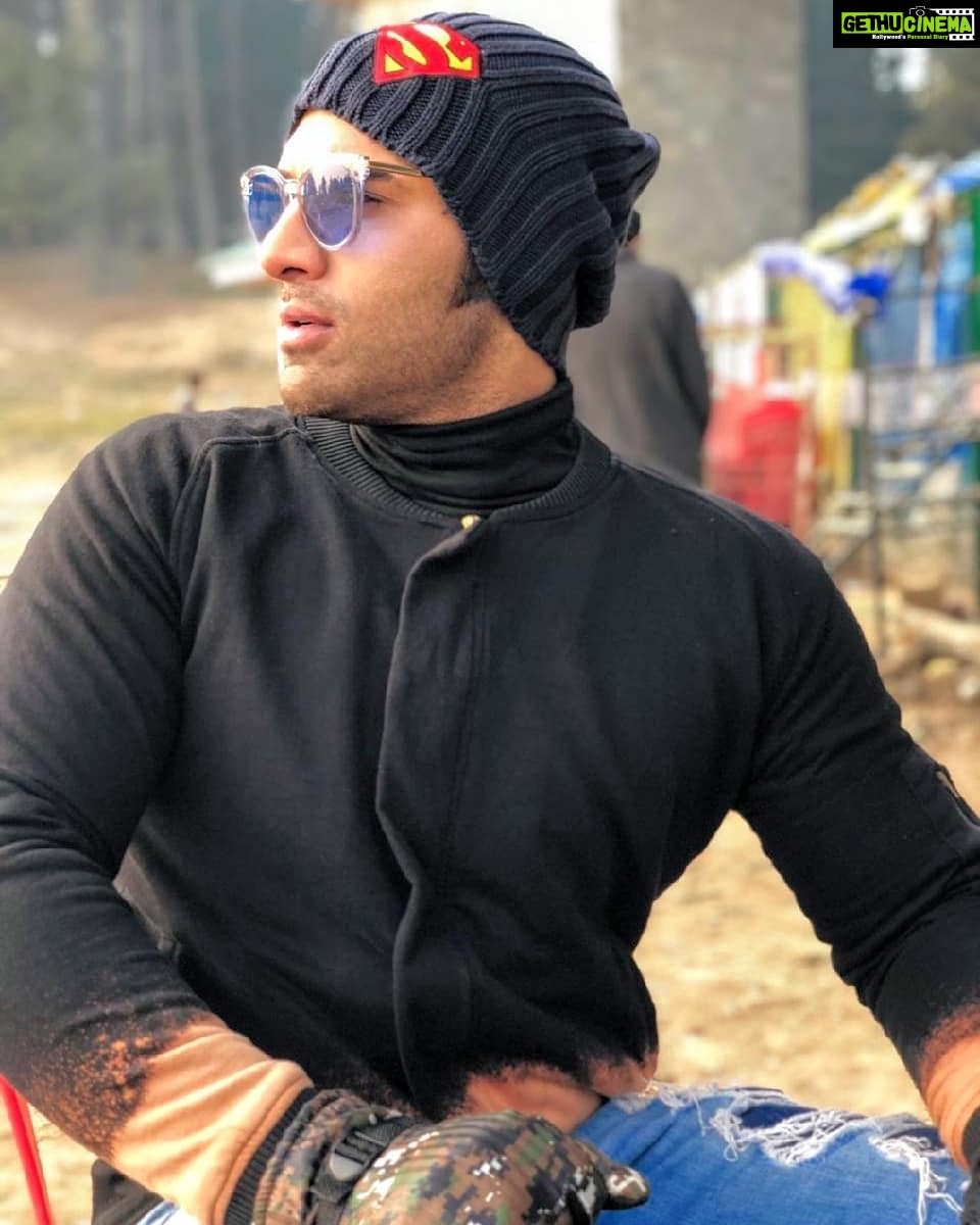Paras Chhabra Instagram - DURYODHAN to Pandava's (ARJUN) @kinshukvaidya54 ЁЯШИ рдЗрддрдирд╛ рднреА рдЧреБрдорд╛рди рди рдХрд░ рдЖрдкрдиреА рдЬреАрдд рдкрд░ тАШрдР рдЕрд░реНрдЬреБрди' рд╢рд╣рд░ рдореЗрдВ рддреЗрд░реЗ рдЬреАрдд рд╕реЗ рдЬреНрдпрд╛рджрд╛ рдЪрд░реНрдЪреЗ рддреЛ рдореЗрд░реА рд╣рд╛рд░ рдХреЗ рд╣реИрдВредредред ЁЯдШЁЯШИ #ruthless #king #duryodhan #karnasangini #mahabharat #paraschhabra #actor #rising #star #positive #negative #instapic #instagram #instashot #video #mitra #yodha