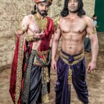 Paras Chhabra Instagram - Dekho Mama aur Bhanje ki jodi in kARNA SANGINI on @starplus from 22nd october at 7pm onwards... #karnasangini #mamaji #mamashakunee #mahabharat #warriors #ruthless #king #starplus #duryodhan #shooting #pose #instagram #instapic #abs #eatclean #bodybuilding