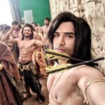 Paras Chhabra Instagram - Having fun on set with my brother #dududu dushyasan @rehaanroyofficial 🤟😎 (team #kaurav) #mahabharat #dushyasan #duryodhan #dudu #brothers #karnasangini #starplus #warriors #fightsequence #shoot #acting #actors #posing #abs #fit #cleandiet #motivational #studs Kurukshetra