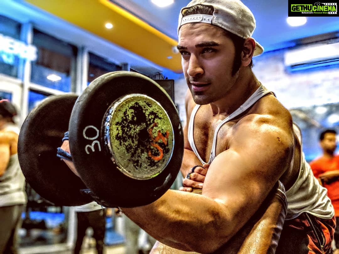 Paras Chhabra Instagram - Strongest VILLAIN in the making... πͺπ #ruthless #king #paraschhabra #mtv #splitsvilla #bodybuilding #bodypump #workout #fitness #fitnessmodel #instagram #instapic #biceps #hugemuscles #superman