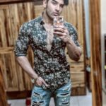 Paras Chhabra Instagram – Throwing away a diamond doesn’t make it less valuable, it doesn’t make it worthless. It does  however, make you an idiot… ✌️😎
#paraschhabra #king #ruthless #positivity #mtv #splitsvilla #superman #rising #black #party #nightout #friends #important #raw