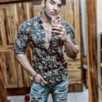 Paras Chhabra Instagram - Throwing away a diamond doesn’t make it less valuable, it doesn’t make it worthless. It does however, make you an idiot... ✌️😎 #paraschhabra #king #ruthless #positivity #mtv #splitsvilla #superman #rising #black #party #nightout #friends #important #raw