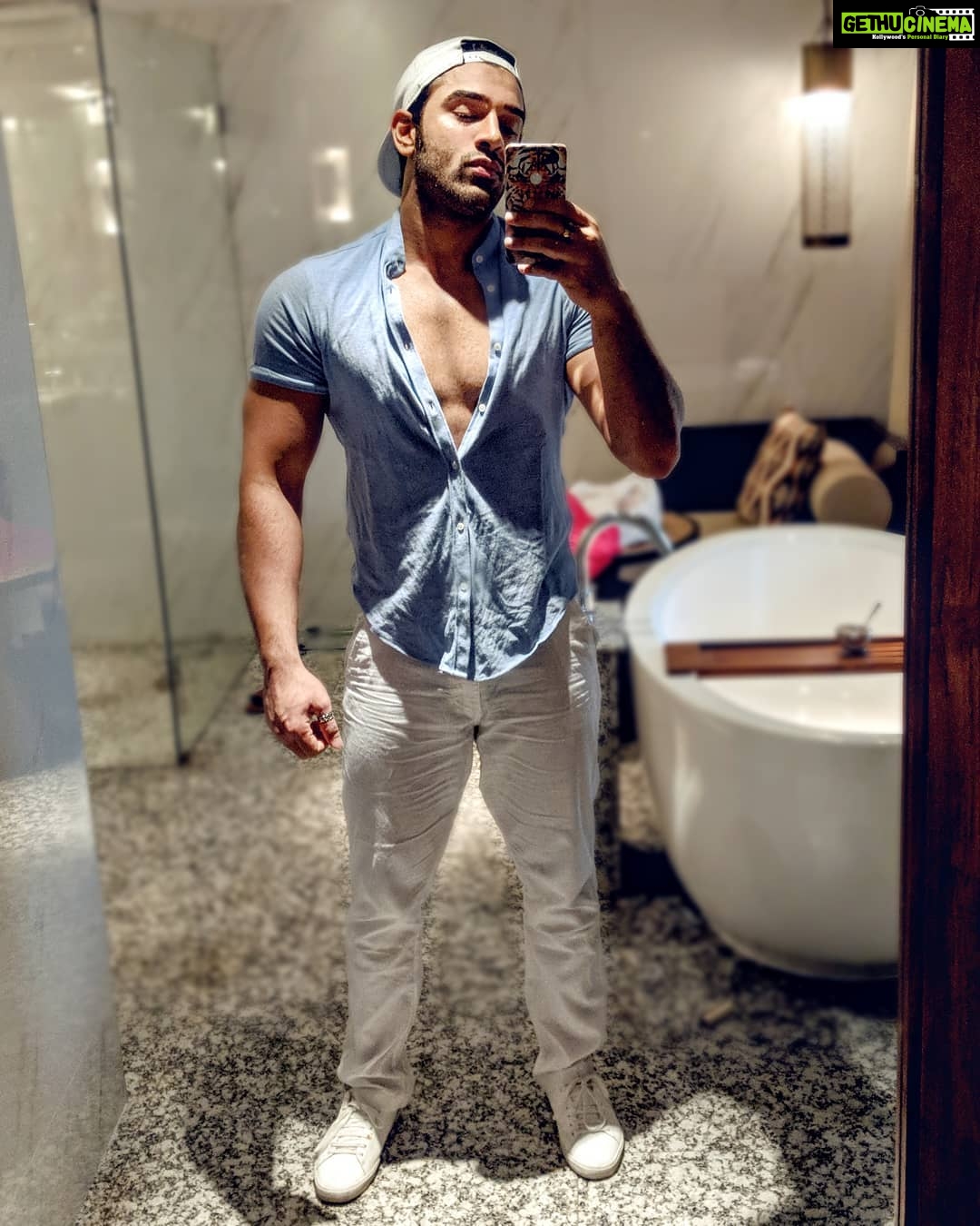 Paras Chhabra Instagram - Eh Duniya Badi Hi Kutti Ae, Raj Ohi Krda Jihde Hath Jutti Ae ✌️😎 #smile #king #paraschhabra #goa #trip #monsoon #mtv #splitsvilla #ruthless #superman #instagram #rainy #rains #life #rising