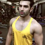 Paras Chhabra Instagram - Stay raw stay clean... ##ritebite #maxproteinbar #proteinbars #amazingtaste #loveit #highprotein #fitness #eatclean #chocolate #lover #fitnessfreak #lean #body #bodybuilding #mtv #splitsvilla #king #ruthless #illuminati #666 #yellow #collaboration #pose #instagram #instapic