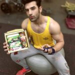 Paras Chhabra Instagram - Nobody is born with it, what are today is a result of multiple choices. Everytime you make a choice it reflects in your personality. Consuming RiteBite Max Protein for my on-the-go meals is also one of the choices I made in the fitness lifestyle and I must say it's a great one. I would suggest all the fans to make the right choice in our lives.✌🏼😎 #ritebite #maxproteinbar #proteinbars #amazingtaste #loveit #highprotein #fitness #eatclean #chocolate #lover #fitnessfreak #lean #body #bodybuilding #mtv #splitsvilla #king #ruthless #illuminati #666 #yellow #collaboration #pose #instagram #instapic Viiking Trance Fitness