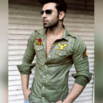 Paras Chhabra Instagram - One Shot One Kill Zero Chill #fugazee #fugazeeinc #legit #superman #fitness #bodypositive #fitnessmotivation #fitnessfreaks #workout #hardcore #paraschhabra #king #ruthless #mtv #splitsvilla #winner #jaanlaintak #eatclean #eathealthy #gym #exercise #illuminati #666 #instagram #instapic #picoftheday #superman #shirt #army #vintage