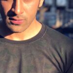 Paras Chhabra Instagram - अच्छे अच्छे खाते है हमें देखकर झटके, क्योकि अपना स्टाइल है सबसे हटके. | #legit #superman #fitness #bodypositive #fitnessmotivation #fitnessfreaks #workout #hardcore #paraschhabra #king #ruthless #mtv #splitsvilla #winner #jaanlaintak #eatclean #eathealthy #gym #exercise #pose #poser #illuminati #666 #instagram #instapic #picoftheday #coffeedate