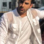 Paras Chhabra Instagram - Stay positive ✨💫 @fugazeeinc #fugazee #jacket #white #fugazeeinc #white #lovewhite #paraschhabra #mtv #splitsvilla #ruthless #king #teji #badhobahu #photography #pics #pictures #instagram #instapic #instashot #ootd #superman #illuminati #666 #rising #raw #streatstyle